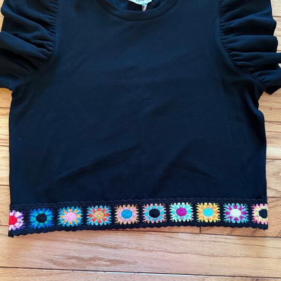 NWT Entro Black Ruffled Sleeve Colorful Crochet Hem Boho Chic Women's Top Medium - Picture 5 of 8